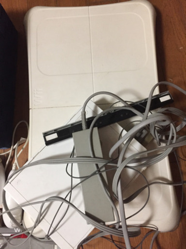 Wii本体 ソフト11本 リモコン バランスボードなど