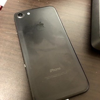 iPhone7 32GB ブラック　Softbank Apple iPhone 7 32GB SoftBank [ジェットブラック] 価格比較