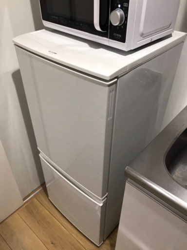 【最終値下げ　10/28まで】シャープ 137L 2ドア冷蔵庫 ホワイト系SHARP