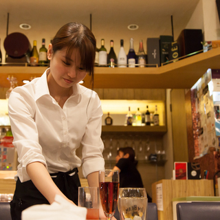 cafeバイト！友達や家族から自慢できる『カッコイイ仕事』してみませんか？ 時給の高さやつまらない仕事ではなく『凄い面白い仕事』をしましょう！ お客様から感謝されたり、オシャレな空間の中でご勤務できます♪の画像