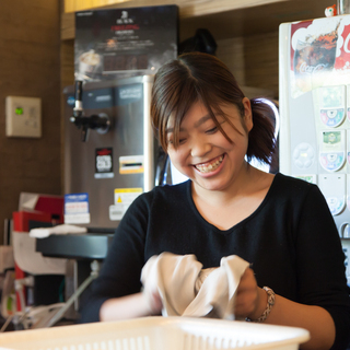 cafeバイト！友達や家族から自慢できる『カッコイイ仕事』してみませんか？ 時給の高さやつまらない仕事ではなく『凄い面白い仕事』をしましょう！ お客様から感謝されたり、オシャレな空間の中でご勤務できます♪の画像