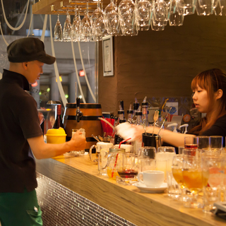 cafeバイト！友達や家族から自慢できる『カッコイイ仕事』してみませんか？ 時給の高さやつまらない仕事ではなく『凄い面白い仕事』をしましょう！ お客様から感謝されたり、オシャレな空間の中でご勤務できます♪の画像