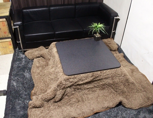 ７４センチ×７４センチのこたつ　モコモコのこたつ布団付き