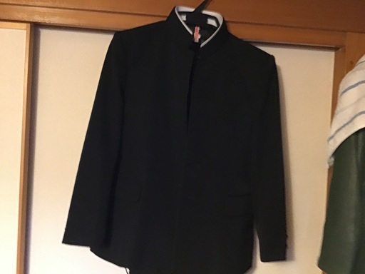 男子学生服。変えズボン付き。新品未使用品に近いです。