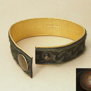 シャネル CHANEL ハラコ レザー ブレスレット カーキの画像