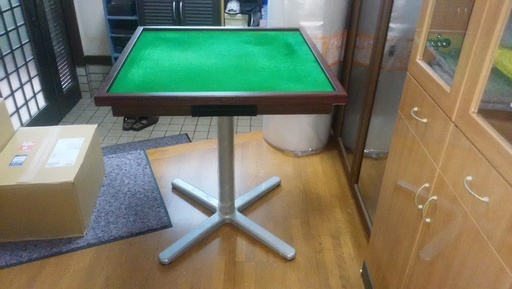 麻雀卓（手積み）譲ります。