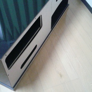  中古 テレビボード 幅115cm 天板強化ガラス 光沢黒 隠しキャスター付きの画像
