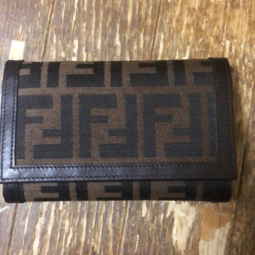 フェンディ  財布