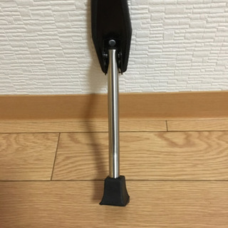 玄関ドアストッパーになります。購入して2ヵ月ほど使用しましたが必...
