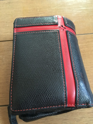 ブランド品　二つ折り折り畳み財布✨