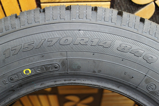 未使用 トーヨータイヤ オブザーブ・ガリッド ギズ OBSERVE GARIT GIZ 175/70R14 17年製4本(TD494Ykrwx)