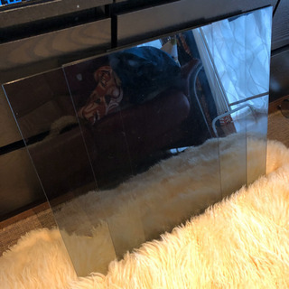 【無料】IKEAチェストMALM ガラストップの画像