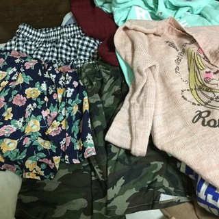 大量の服 レディース