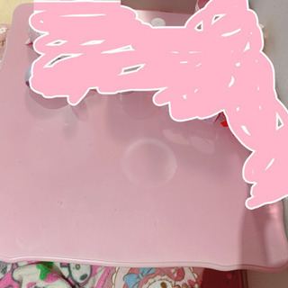 ピンクのテーブル