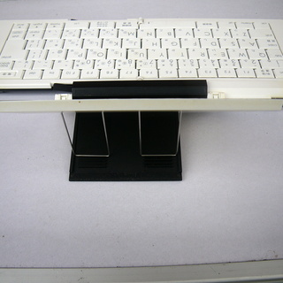 【中古】バッファロー iBUFFALO 折りたたみ式 Bluetooth Ver3.0 キーボード 白 BSKBB03WHの画像