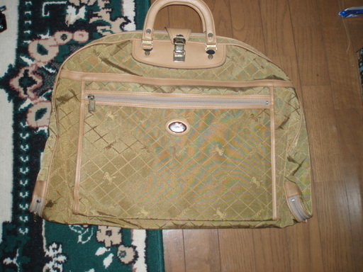 スーツ入れ