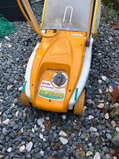 値下げします　リョービ　芝刈機
