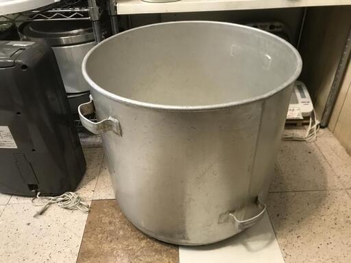 大型の寸胴をお売りします