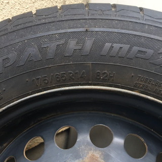 フィットから外しました　175/65R14 2本 バリ山 7mm ホイル付き の画像