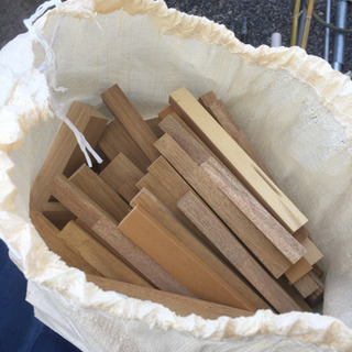 薪などに端材の詰め合わせ の画像