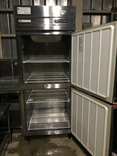 業務用冷蔵庫　縦型2ドア