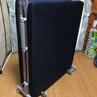 折り畳みシングルベッド    今年購入新しいですの画像