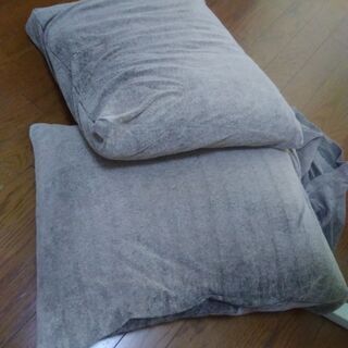 イケア　枕＆枕カバー２つの画像
