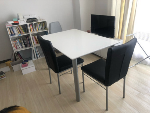 ホワイトダイニングテーブル