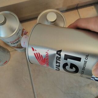 バイク用エンジンオイルの空き缶1L×4本の画像
