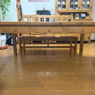 アンファンのダイニングテーブルとイスのセット