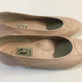 エレガンスパリスのローヒールパンプス