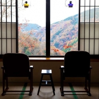 フロント接客係募集　住み込み寮完備！