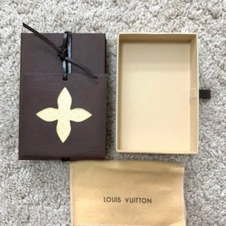 ルイヴィトンの空箱 小袋とメッセージカードつきの画像