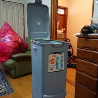 ゴミ箱の画像