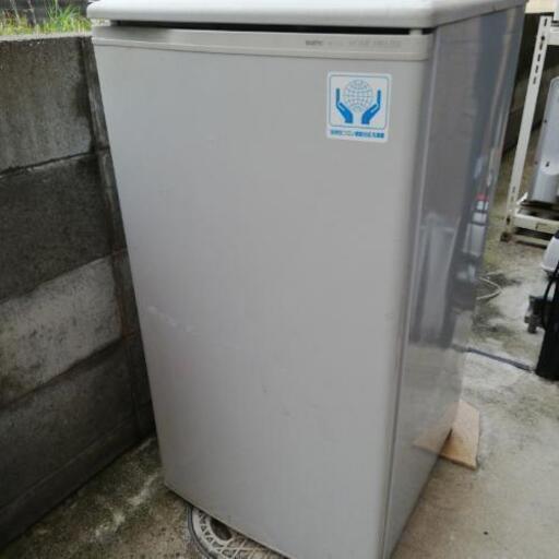 冷凍庫　98L 古いですが、冷えます。