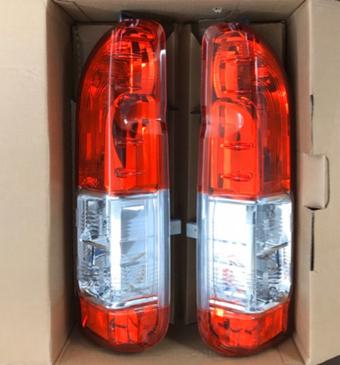 11/15まで☆新車外し☆ハイエース純正テールランプ