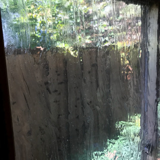 ガラス　うねる様な模様と小さな泡が入ってますの画像