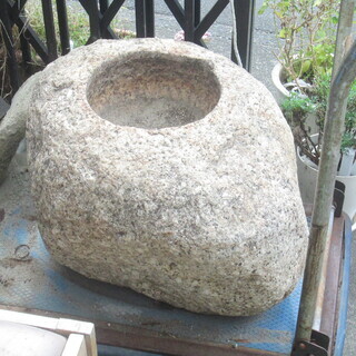 庭石　手水鉢