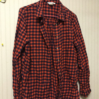 H&M 赤紺のシャツの画像