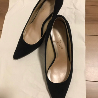 黒パンプス