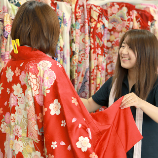 ヘアメイク経験者！美容師・理容師免許お持ちの方、時給900円～1200円でお仕事出来ます！Wワークも歓迎！の画像