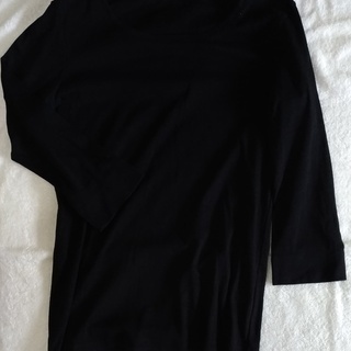 ユニクロベーシックロングTシャツの画像