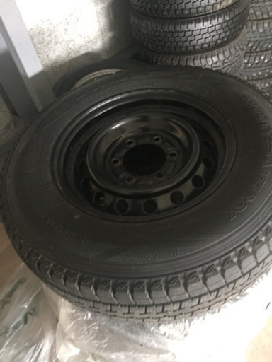 ハイエース スタットレスタイヤ 純正ホイール