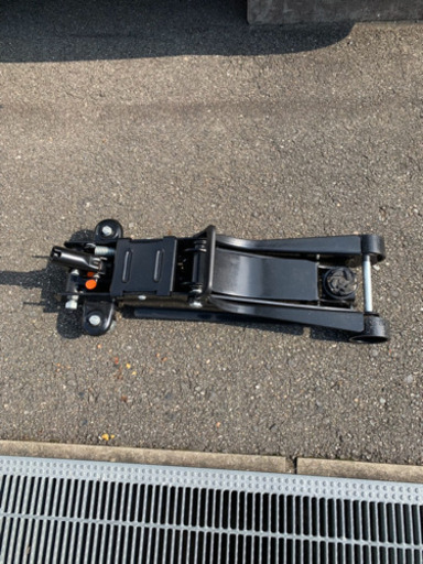 クルマのジャッキ棒無しと馬4本のセットです。