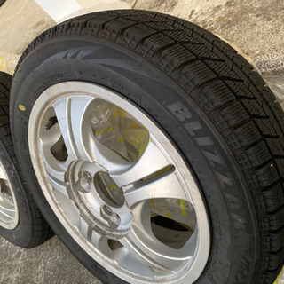 4ヶ月使用　スタッドレスタイヤ付き　ホイール マルチの画像