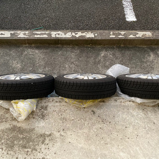 4ヶ月使用　スタッドレスタイヤ付き　ホイール マルチの画像