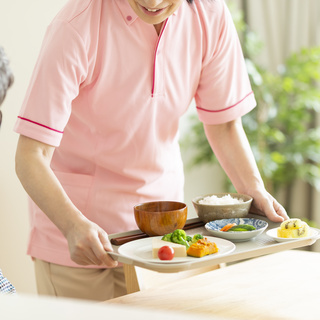 【20代スタッフも活躍中★】月収18万以上も♪無資格未経験からは...