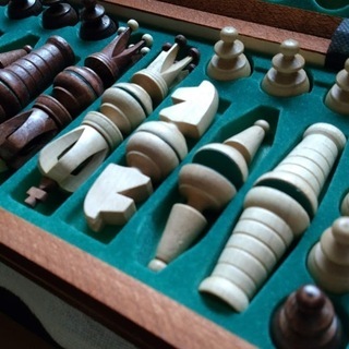 木製チェスセット チェスボード 折りたたみ箱（イギリス製）の画像