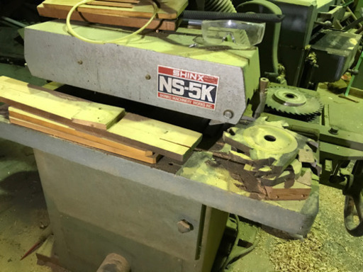 溝掘り　機械　　❓