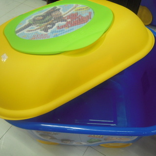 トイストーリーおもちゃ箱キャスター付き 幅：５３ｃｍ 苫小牧西店
